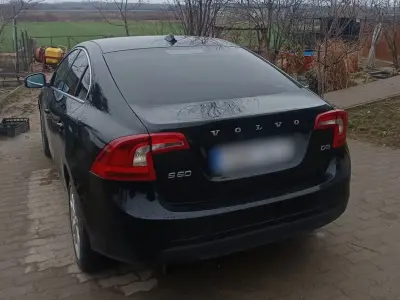 Volvo S60 2011 (miniatűr)