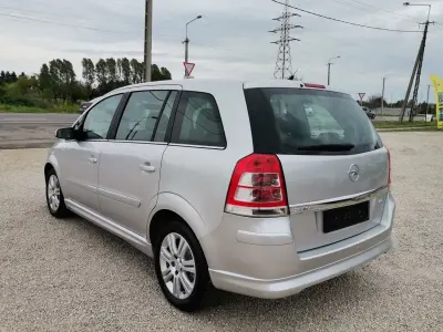 Opel Zafira 2008 (miniatűr)