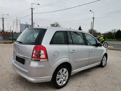 Opel Zafira 2008 (miniatűr)