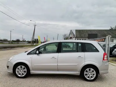 Opel Zafira 2008 (miniatűr)