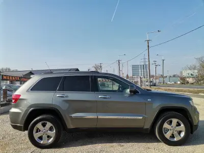 Jeep Grand Cherokee 2013 (miniatűr)