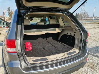 Jeep Grand Cherokee 2013 (miniatűr)
