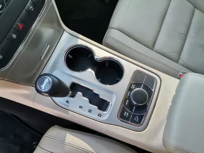 Jeep Grand Cherokee 2013 (miniatűr)