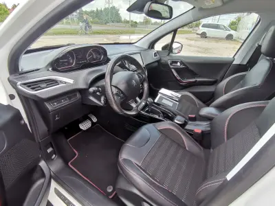 Peugeot 2008 2019 (miniatűr)