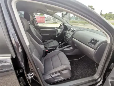 Volkswagen Golf 2005 (miniatűr)