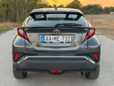 Toyota C-HR 2023 (miniatűr)