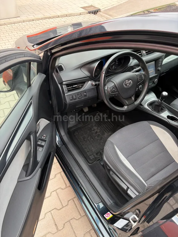 Toyota Avensis 2016
