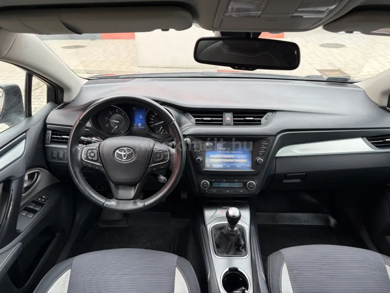 Toyota Avensis 2016
