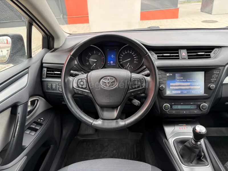 Toyota Avensis 2016