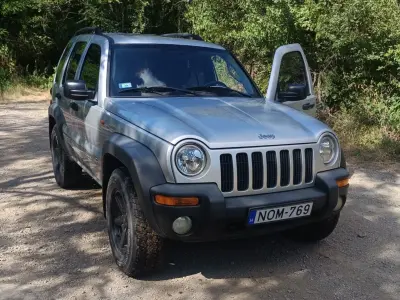 Jeep Cherokee 2001 (miniatűr)