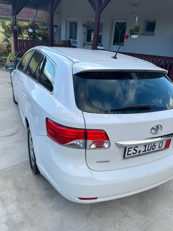 Toyota Avensis 2012
