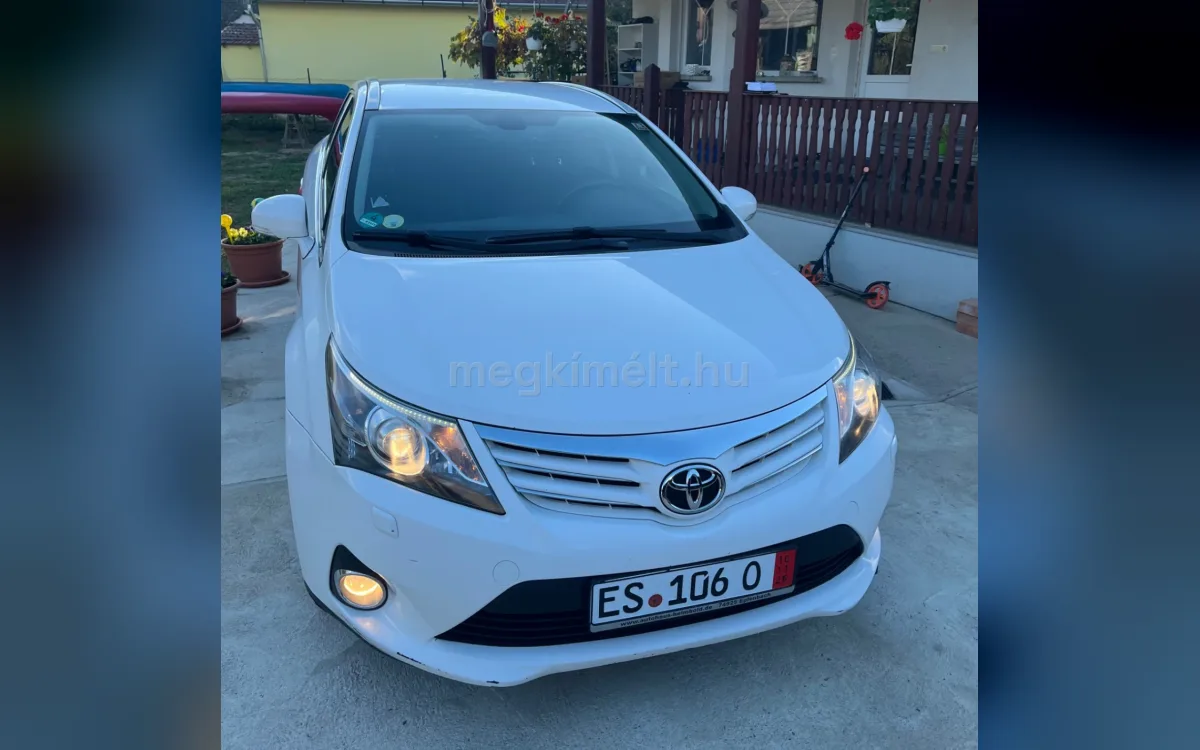 Toyota Avensis 2012