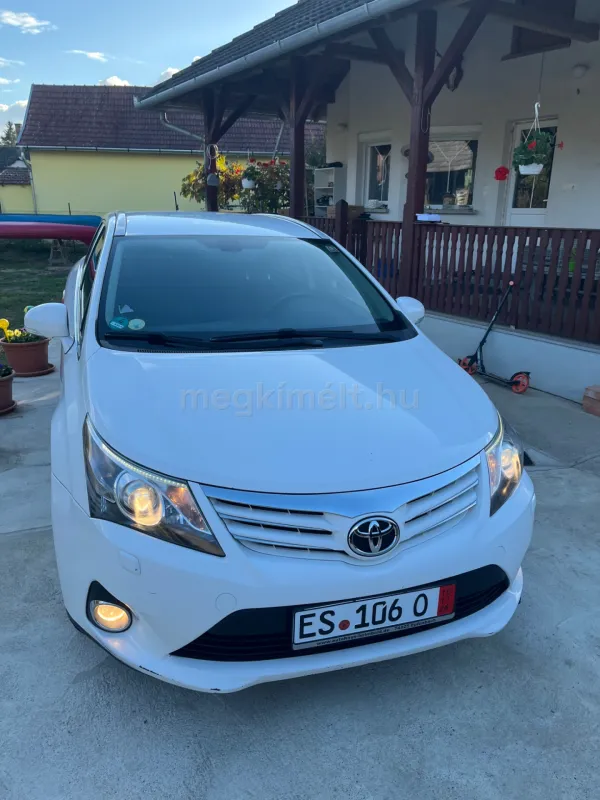 Toyota Avensis 2012