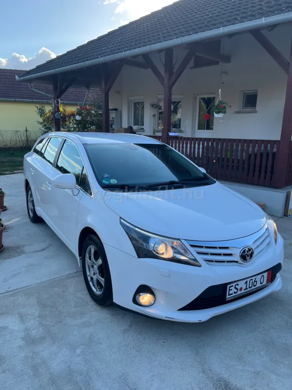 Toyota Avensis 2012