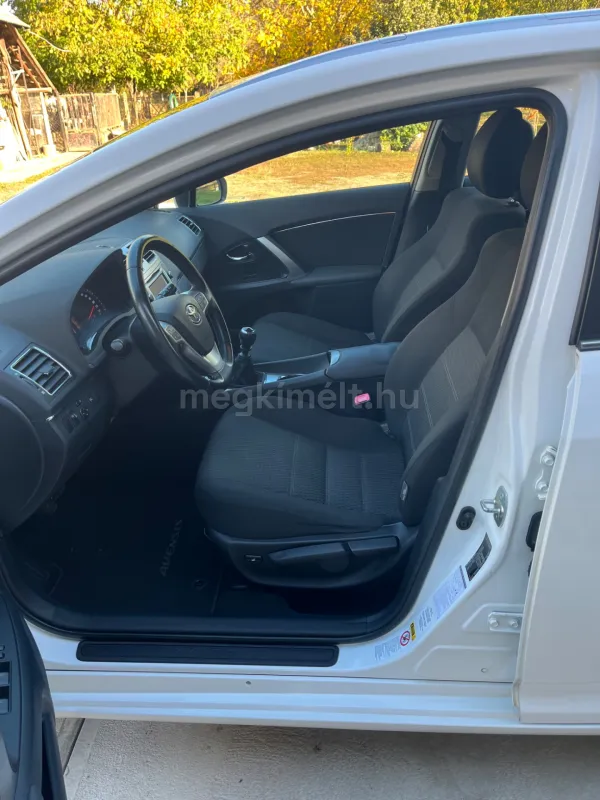 Toyota Avensis 2012
