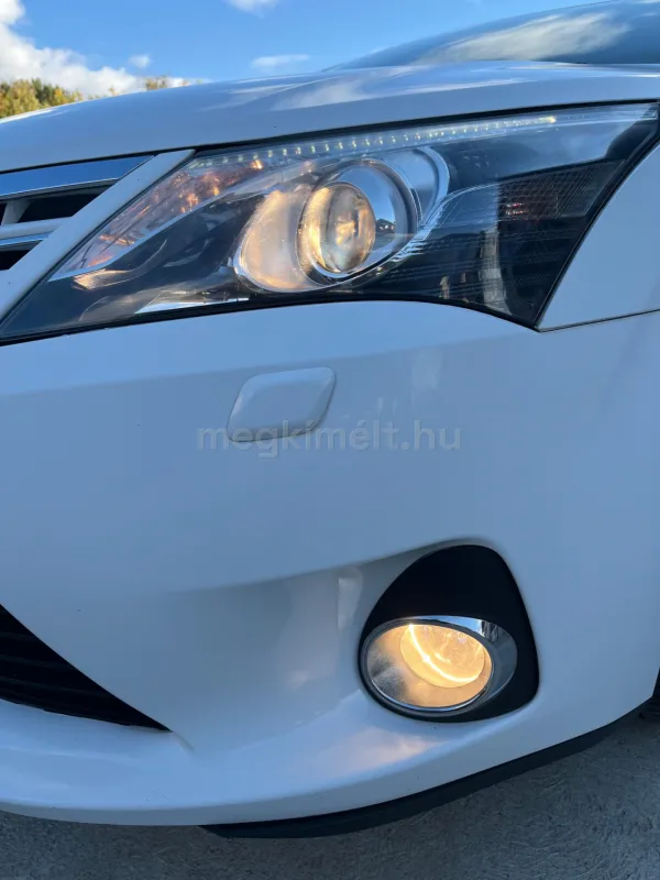 Toyota Avensis 2012