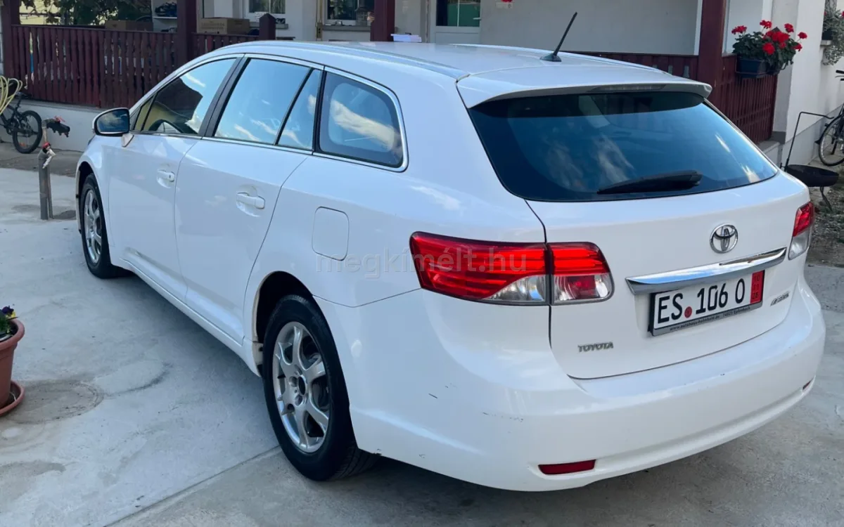 Toyota Avensis 2012