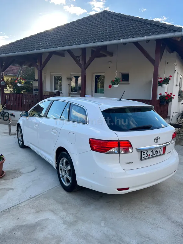 Toyota Avensis 2012