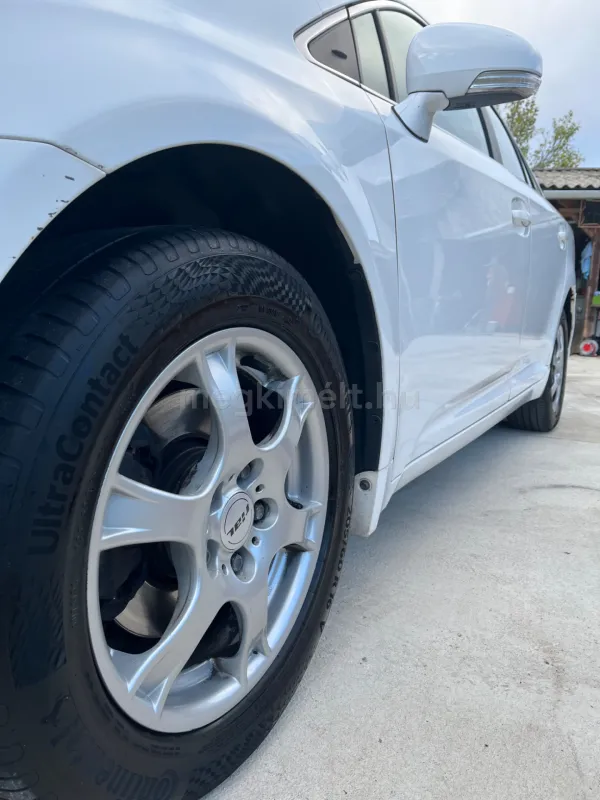 Toyota Avensis 2012