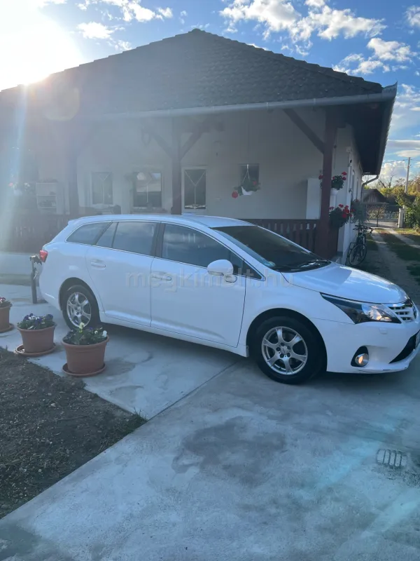Toyota Avensis 2012