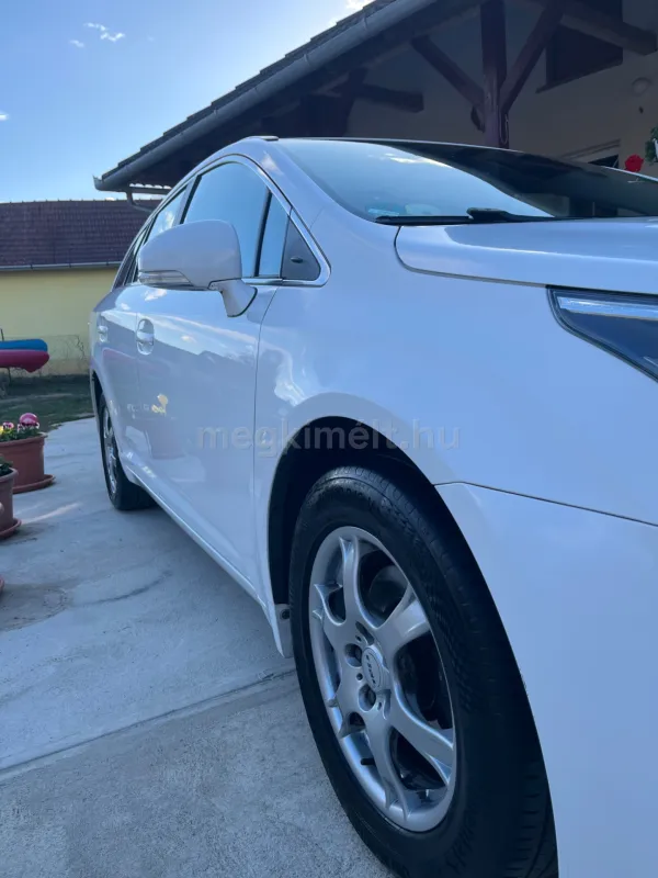 Toyota Avensis 2012