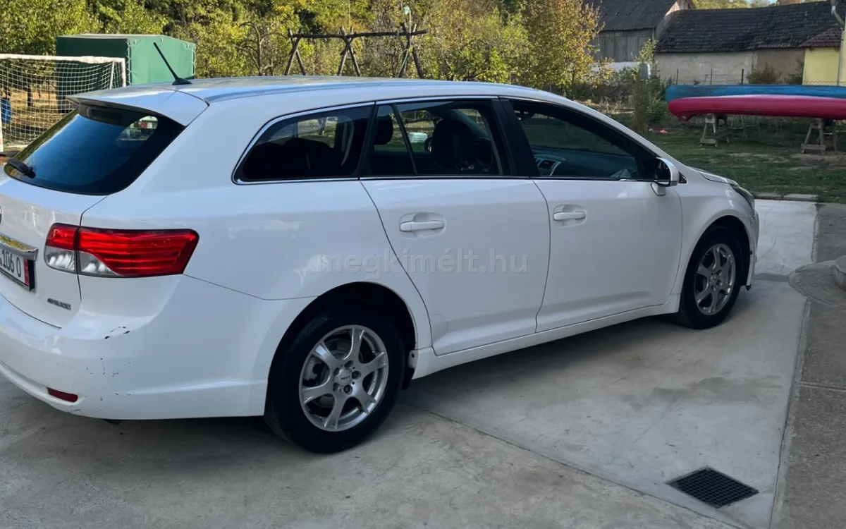 Toyota Avensis 2012