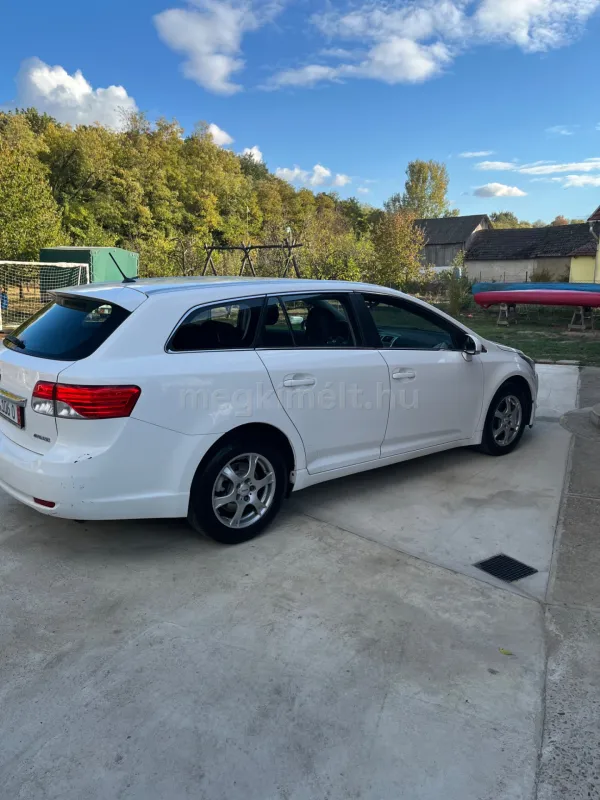 Toyota Avensis 2012