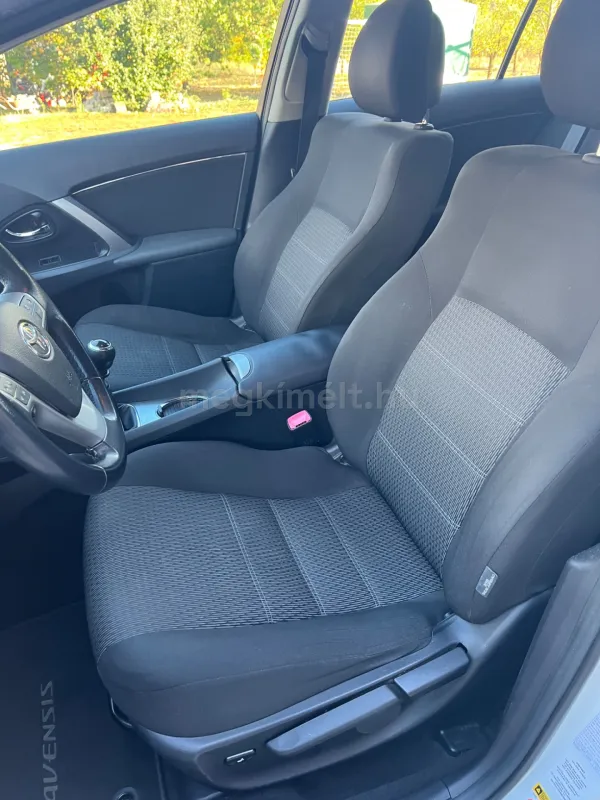Toyota Avensis 2012