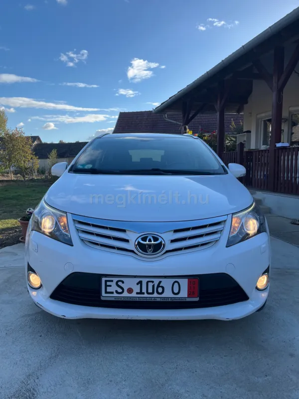 Toyota Avensis 2012