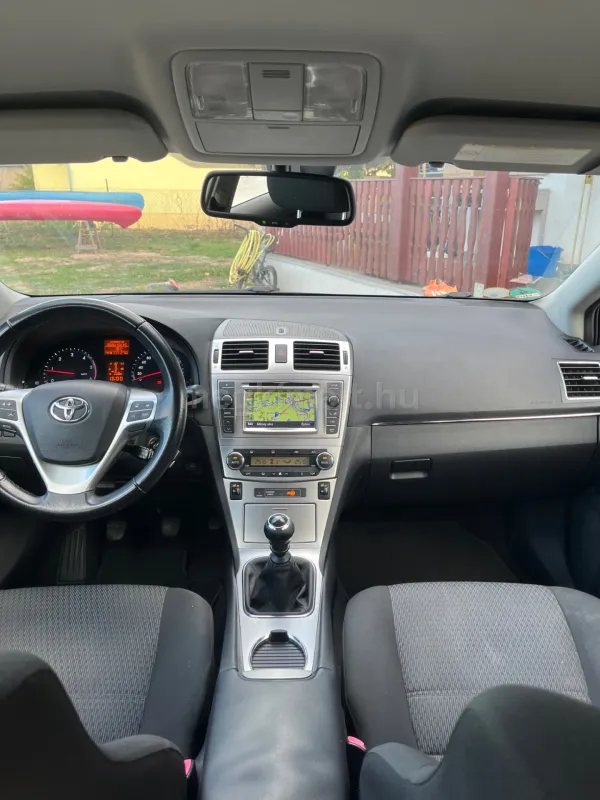 Toyota Avensis 2012