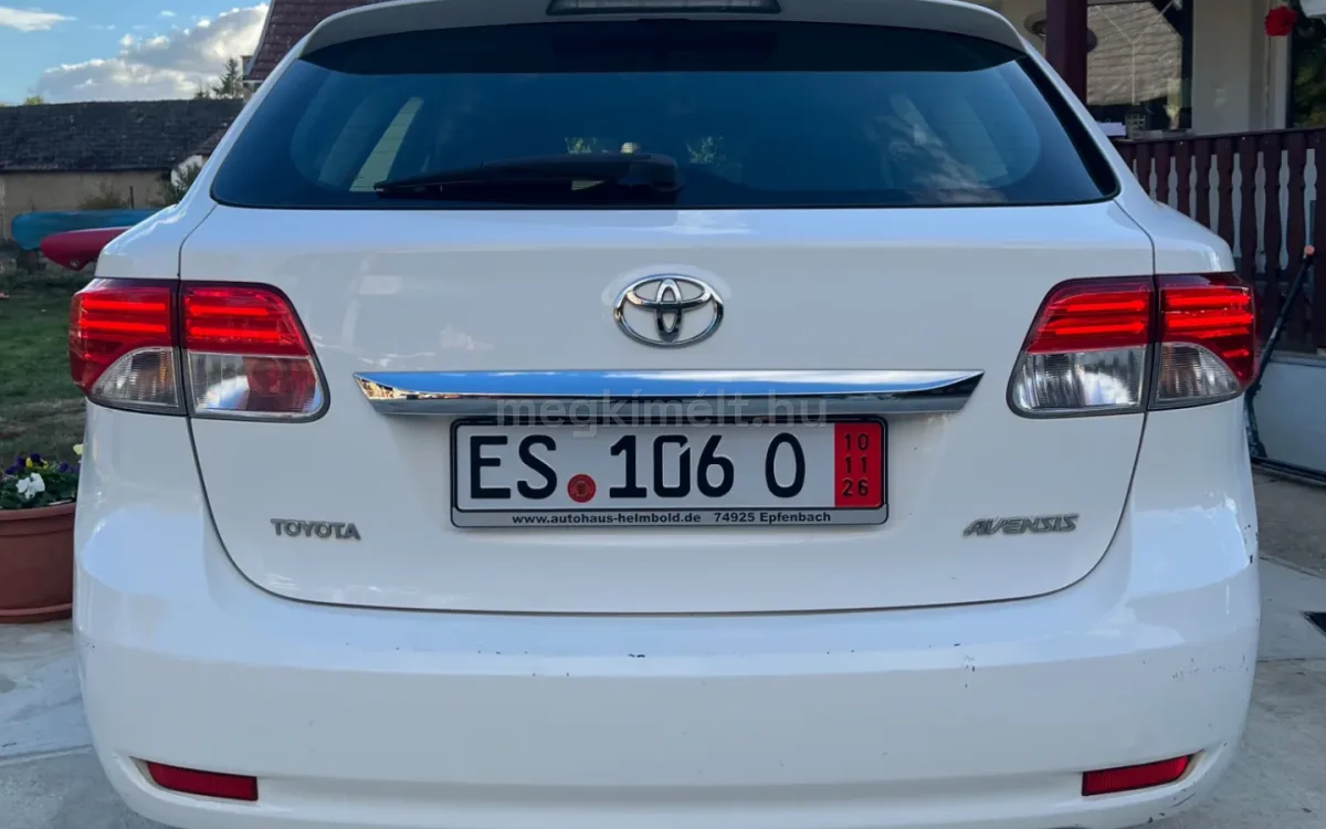 Toyota Avensis 2012