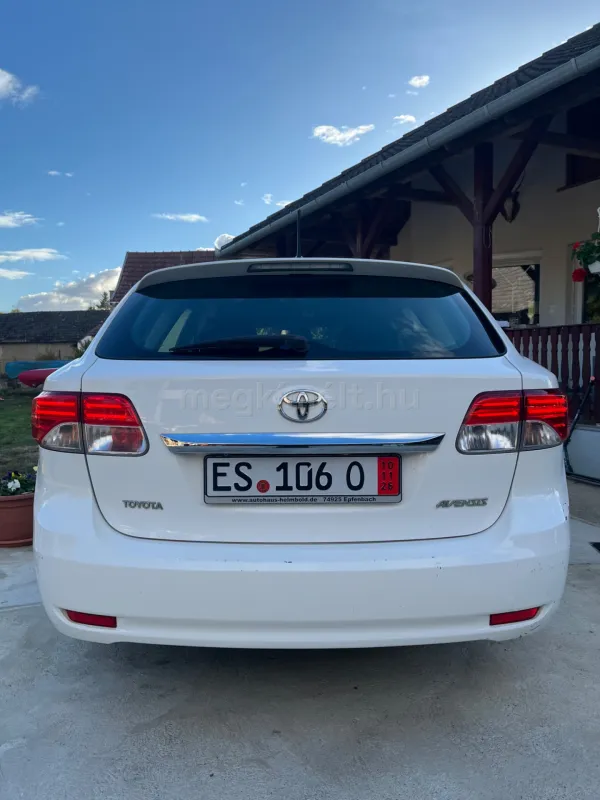 Toyota Avensis 2012