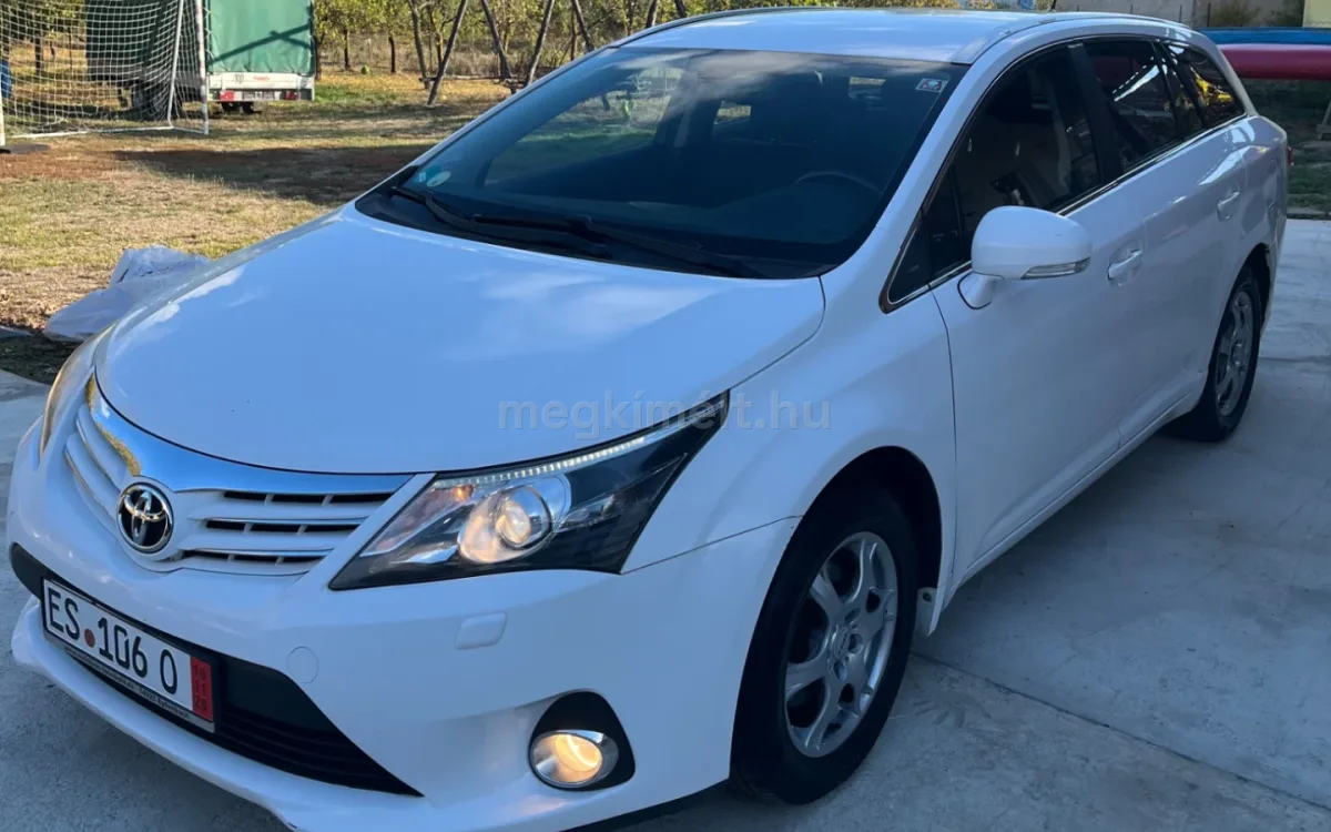 Toyota Avensis 2012