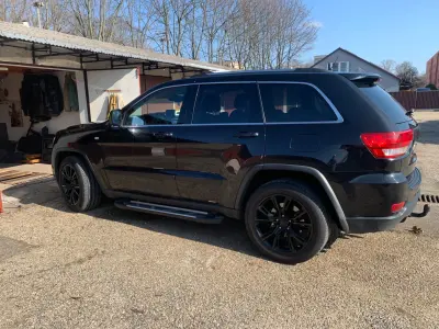 Jeep Grand Cherokee 2011 (miniatűr)