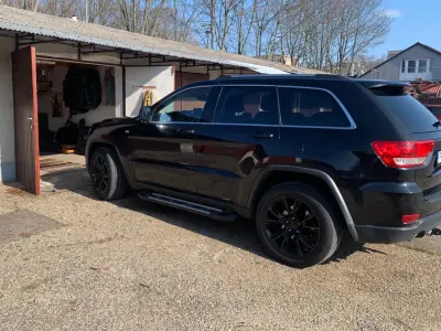 Jeep Grand Cherokee 2011 (miniatűr)