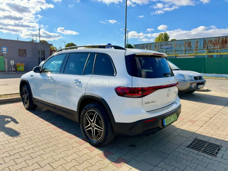 Mercedes-Benz EQB 2022