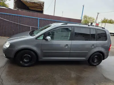Volkswagen Touran 2006 (miniatűr)