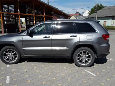 Jeep Grand Cherokee 2011 (miniatűr)