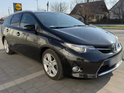 Toyota Auris 2015