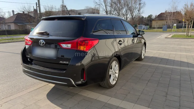 Toyota Auris 2015