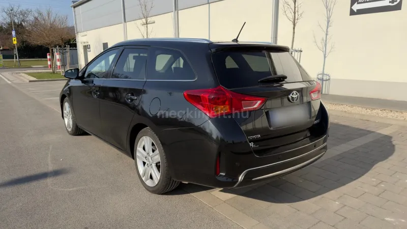 Toyota Auris 2015
