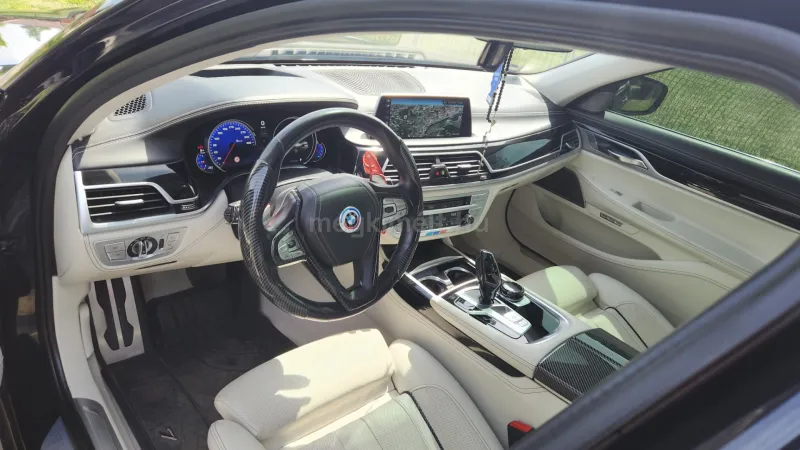 BMW 740 2016