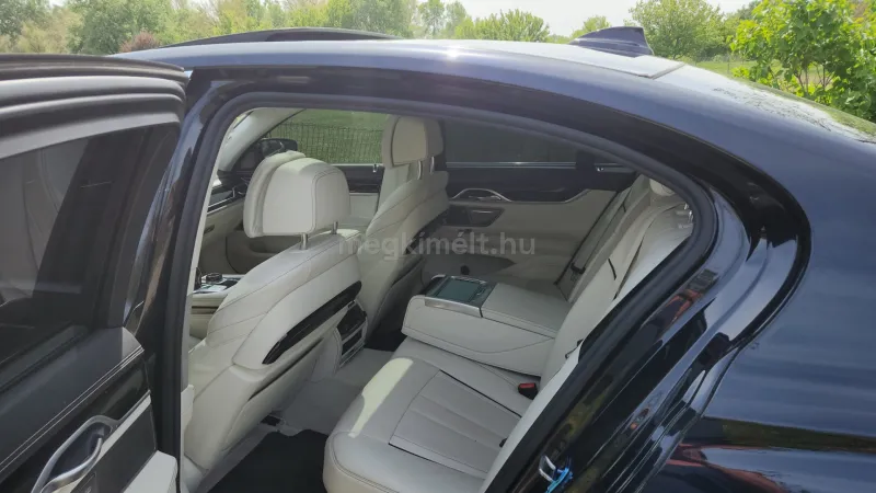 BMW 740 2016