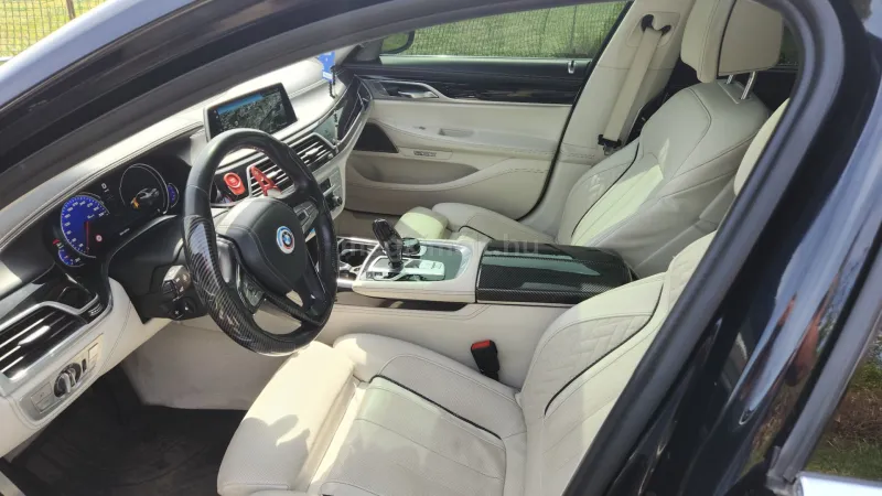 BMW 740 2016