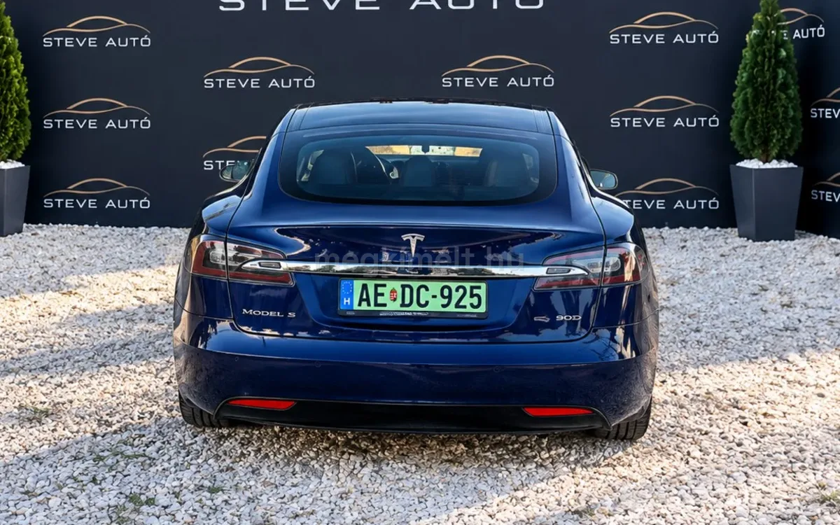 Tesla Model S 2020