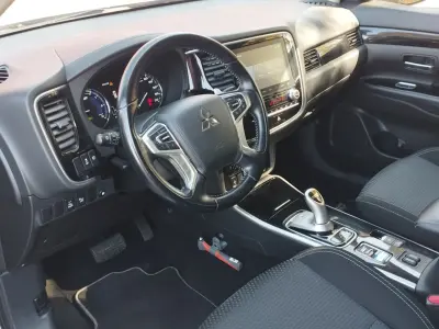 Mitsubishi Outlander 2021 (miniatűr)