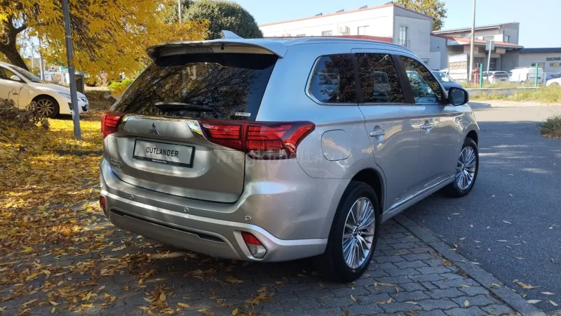 Mitsubishi Outlander 2021