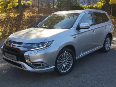 Mitsubishi Outlander 2021 (miniatűr)