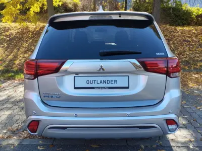 Mitsubishi Outlander 2021 (miniatűr)