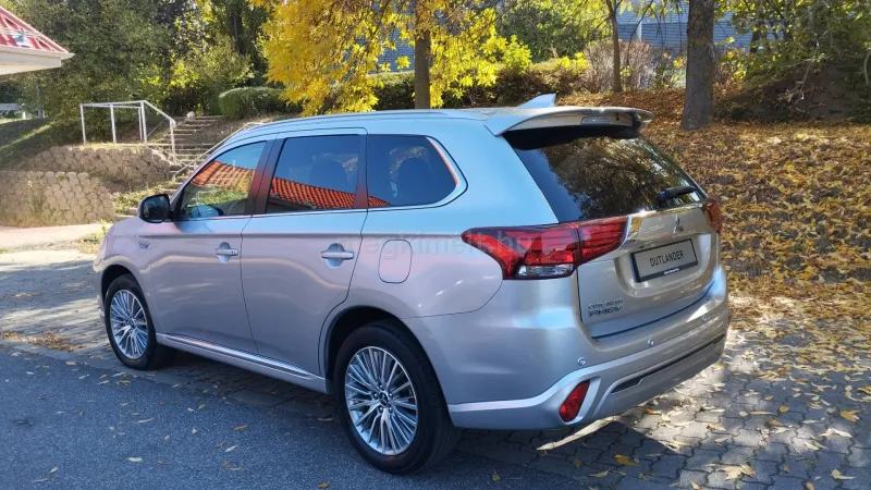 Mitsubishi Outlander 2021